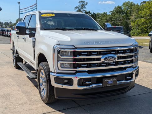 Used 2023 Ford F350 Lariat w/ Lariat Ultimate Package AWD/4WD image 4