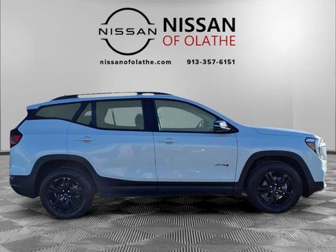 Used 2022 GMC Terrain AT4 image 32