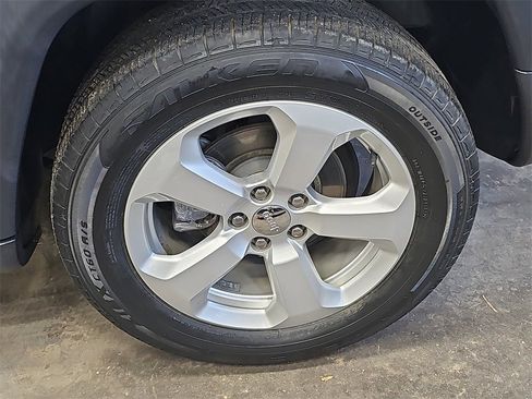 Used 2018 Jeep Compass Latitude image 34