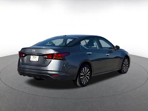 Used 2025 Nissan Altima 2.5 SV image 15