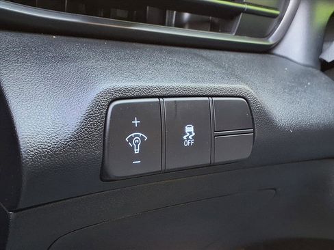 Certified 2025 Hyundai Elantra Sport image 17