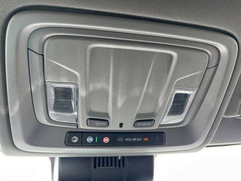 Used 2025 GMC Sierra 1500 SLT image 31