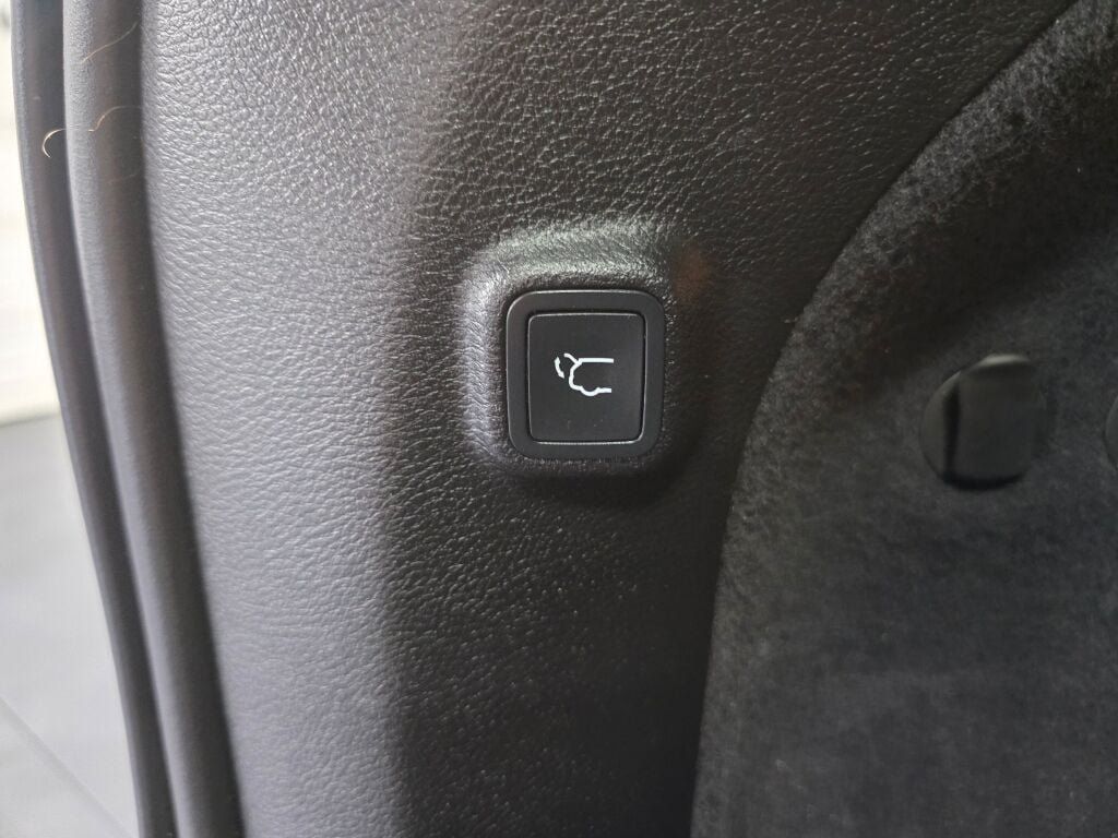 Used 2019 Jeep Cherokee Limited w/ Luxury Group AWD/4WD image 20