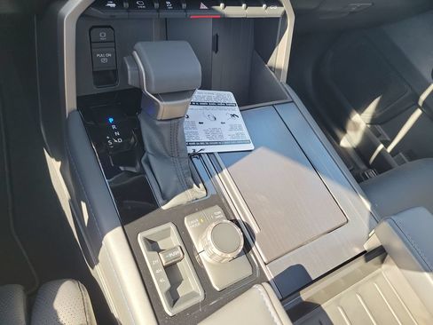 New 2026 Toyota Tundra Platinum AWD/4WD image 18