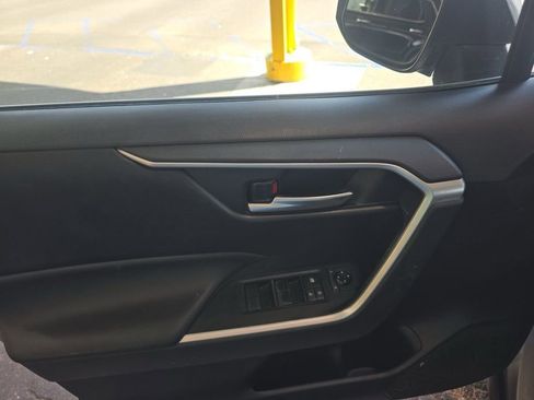 Used 2019 Toyota RAV4 XLE image 11