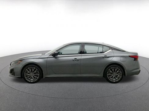 Used 2025 Nissan Altima 2.5 SV FWD image 4