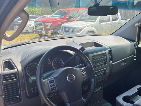 Used 2009 Nissan Titan SE w/ SE Drivers Convenience Pkg image 11
