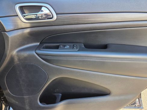 Used 2021 Jeep Grand Cherokee Laredo X RWD image 21