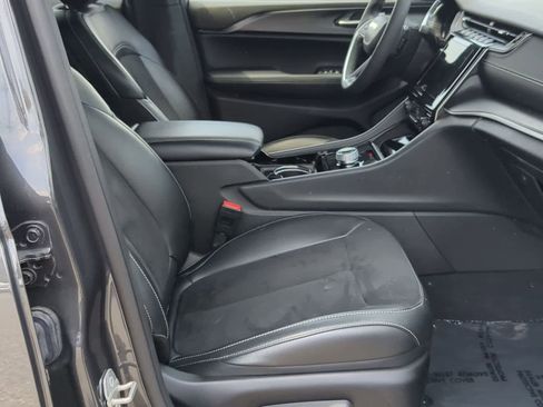 Used 2023 Jeep Grand Cherokee Altitude AWD/4WD image 21