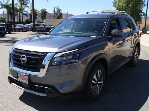 New 2025 Nissan Pathfinder SL image 8