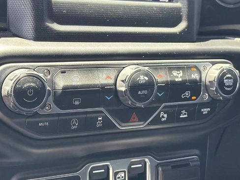 Used 2021 Jeep Gladiator Sport AWD/4WD image 15