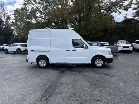 Used 2014 Nissan NV 3500 SV image 4