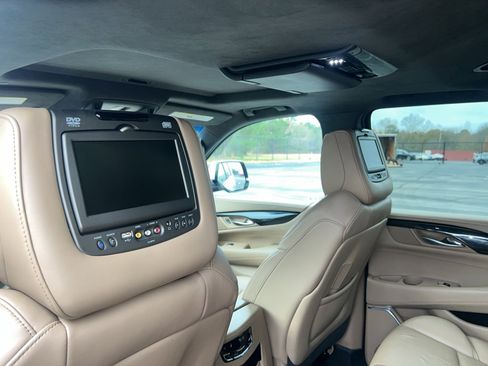 Used 2018 Cadillac Escalade Platinum image 23