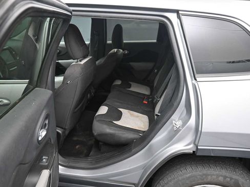 Used 2014 Jeep Cherokee Latitude AWD/4WD image 19