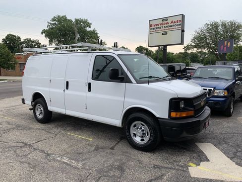 Used 2017 Chevrolet Express 2500 image 16