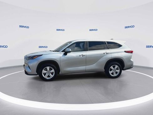 Used 2023 Toyota Highlander L image 4