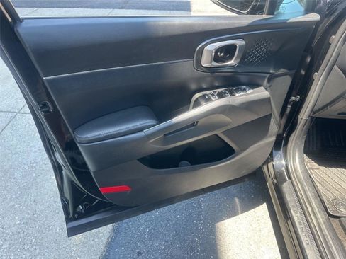 Used 2021 Kia Sorento S FWD image 21