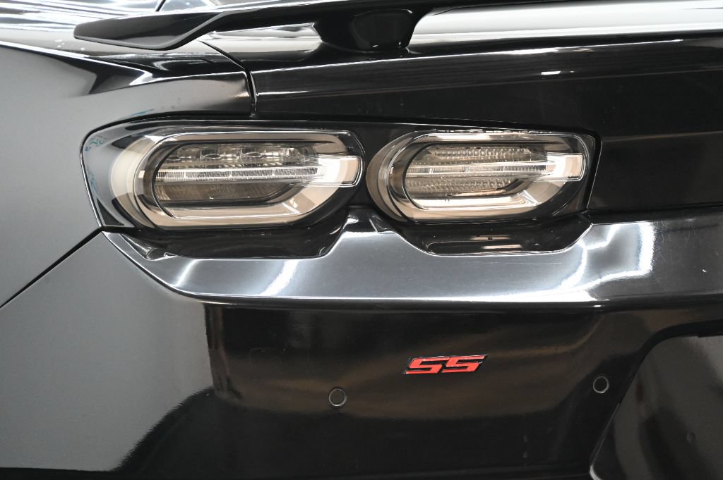 Used 2019 Chevrolet Camaro SS RWD image 15