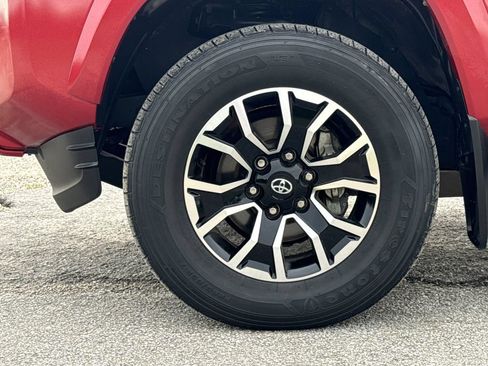 Used 2022 Toyota Tacoma TRD Sport w/ Technology Package RWD image 8