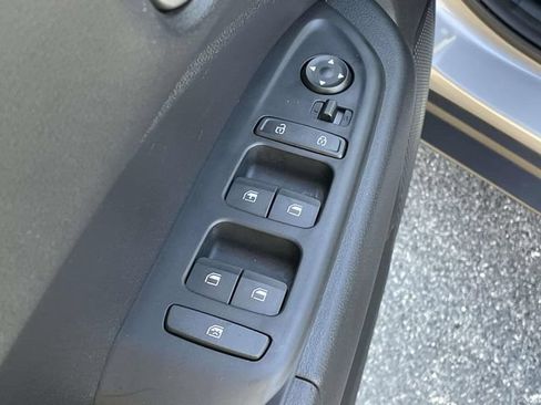 Used 2026 Hyundai Venue SE FWD image 15