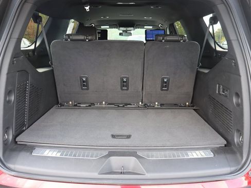 Used 2024 Chevrolet Suburban RST w/ Luxury Package image 23