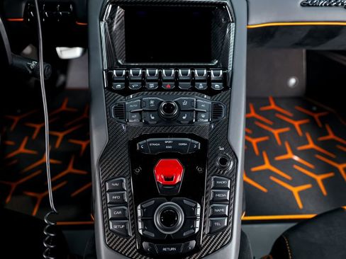 Used 2021 Lamborghini Aventador SVJ image 21