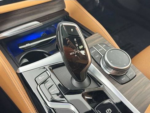 Used 2022 BMW 530i w/ M Sport Package RWD image 17