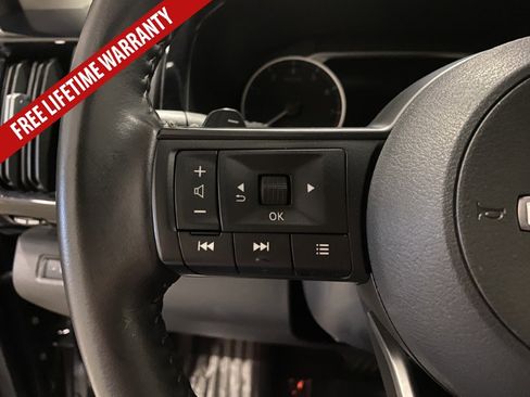 Used 2025 Nissan Pathfinder SV FWD image 34