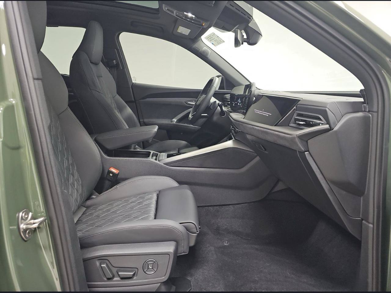 Used 2025 Audi SQ5 Prestige AWD/4WD image 22