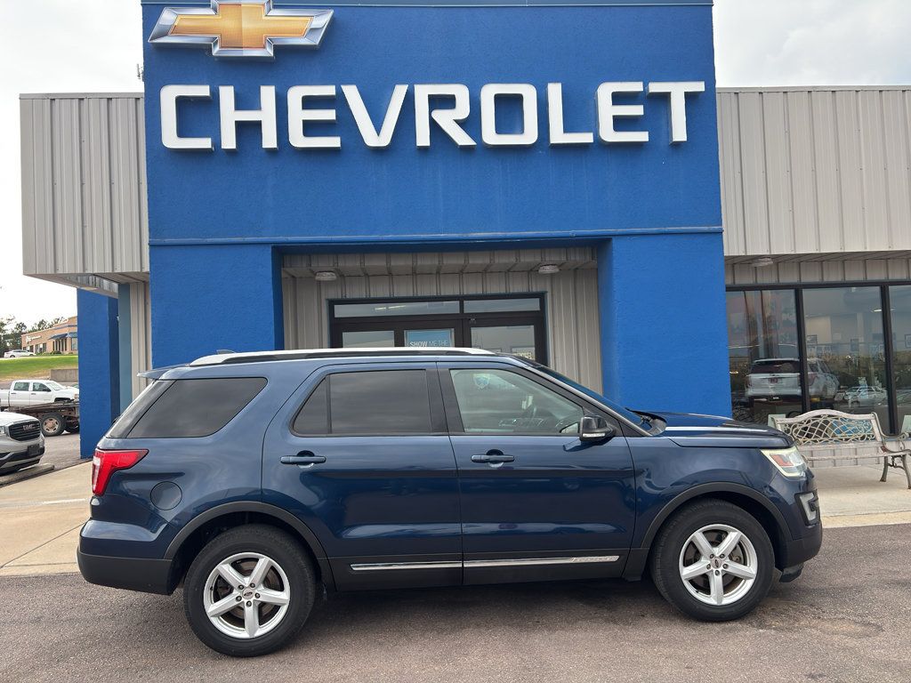 Used 2016 Ford Explorer XLT w/ Equipment Group 201A AWD/4WD image 5