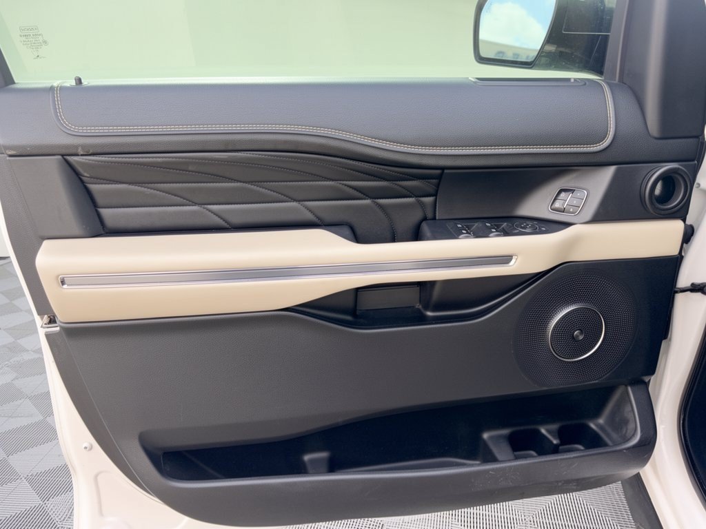 Used 2018 Ford Expedition Max Platinum RWD image 14
