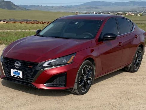 Used 2023 Nissan Altima 2.5 SR w/ SR Premium Package AWD/4WD image 4
