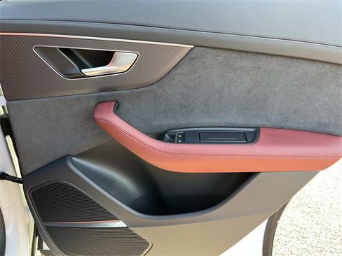 Used 2024 Audi SQ8 Prestige image 25