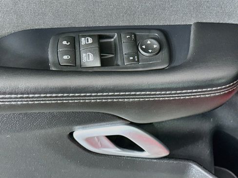 Used 2016 Dodge Challenger SXT RWD image 21