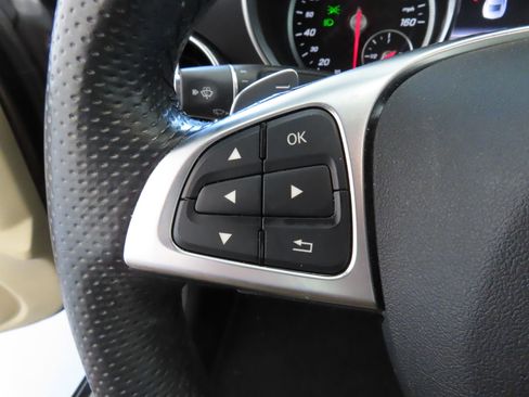 Used 2020 Mercedes-Benz SLC 300 w/ Premium Package image 13