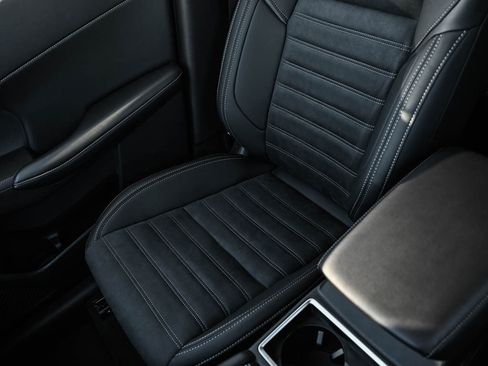 New 2025 Mitsubishi Outlander SE image 26