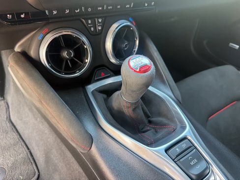 Used 2018 Chevrolet Camaro ZL1 RWD image 9