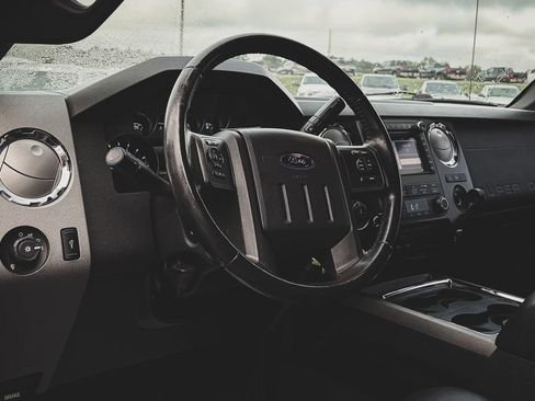 Used 2011 Ford F250 Lariat w/ Lariat Ultimate Pkg AWD/4WD image 2