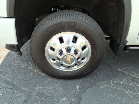 Used 2024 Chevrolet Silverado 3500 High Country w/ High Country Premium Package AWD/4WD image 9