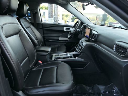 Used 2020 Ford Explorer XLT w/ Equipment Group 202A RWD image 29