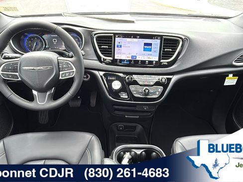 New 2026 Chrysler Voyager LX FWD image 18