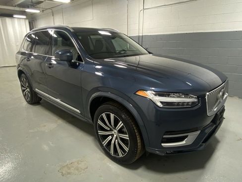 Used 2025 Volvo XC90 B5 Core image 4
