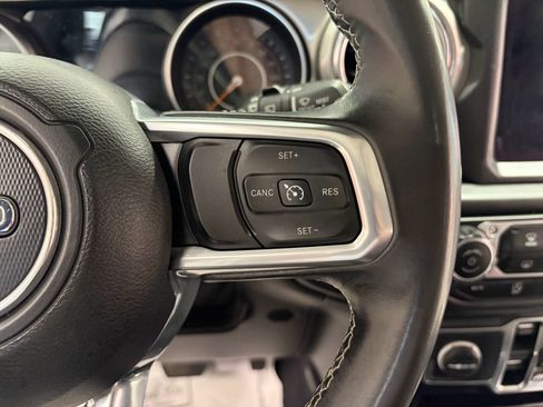 Used 2018 Jeep Wrangler Unlimited Sahara w/ Uconnect 4C Nav & Sound Group AWD/4WD image 11
