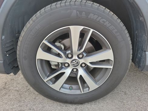 Used 2016 Toyota RAV4 XLE FWD image 6