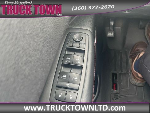 Used 2015 Dodge Durango R/T w/ Technology Group AWD/4WD image 16