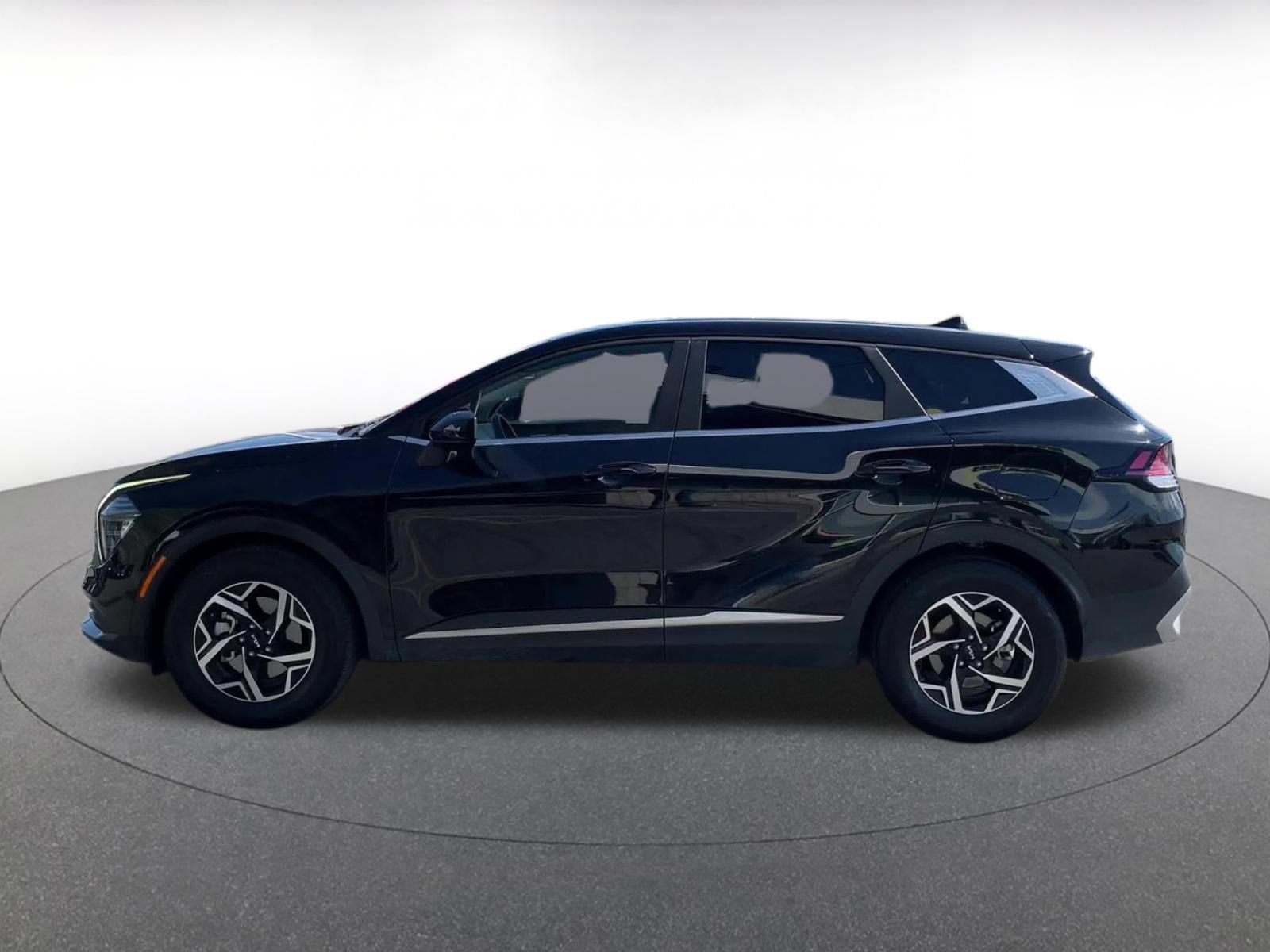 Used 2025 Kia Sportage LX FWD image 8