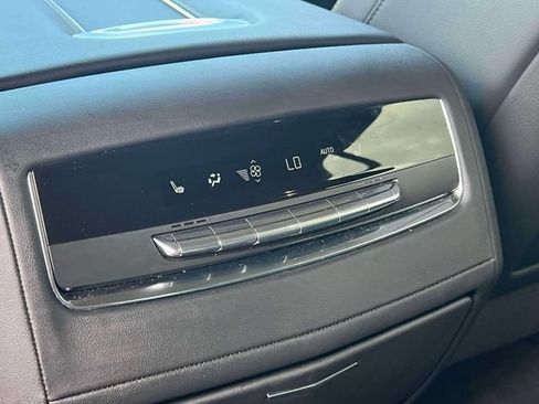 Used 2024 Cadillac Escalade ESV Premium Luxury AWD/4WD image 18