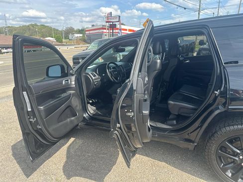 Used 2018 Jeep Grand Cherokee Altitude image 17
