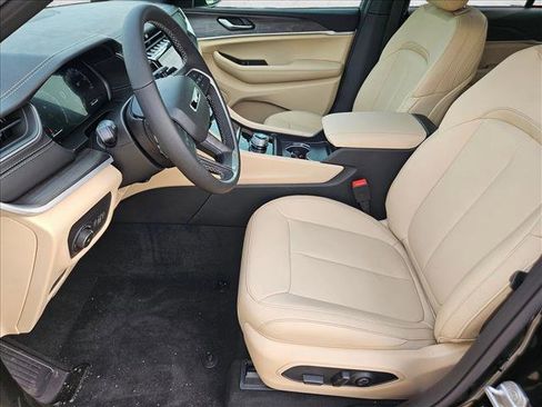 New 2025 Jeep Grand Cherokee Limited image 15