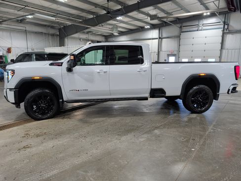 Used 2024 GMC Sierra 2500 AT4 w/ AT4 Premium Plus Package AWD/4WD image 5